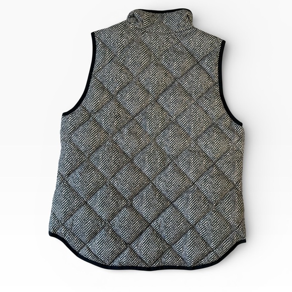 J Crew Excursion Blogger Favorite Quilted Down Fill Vest Herringbone Medium - Picture 9 of 14